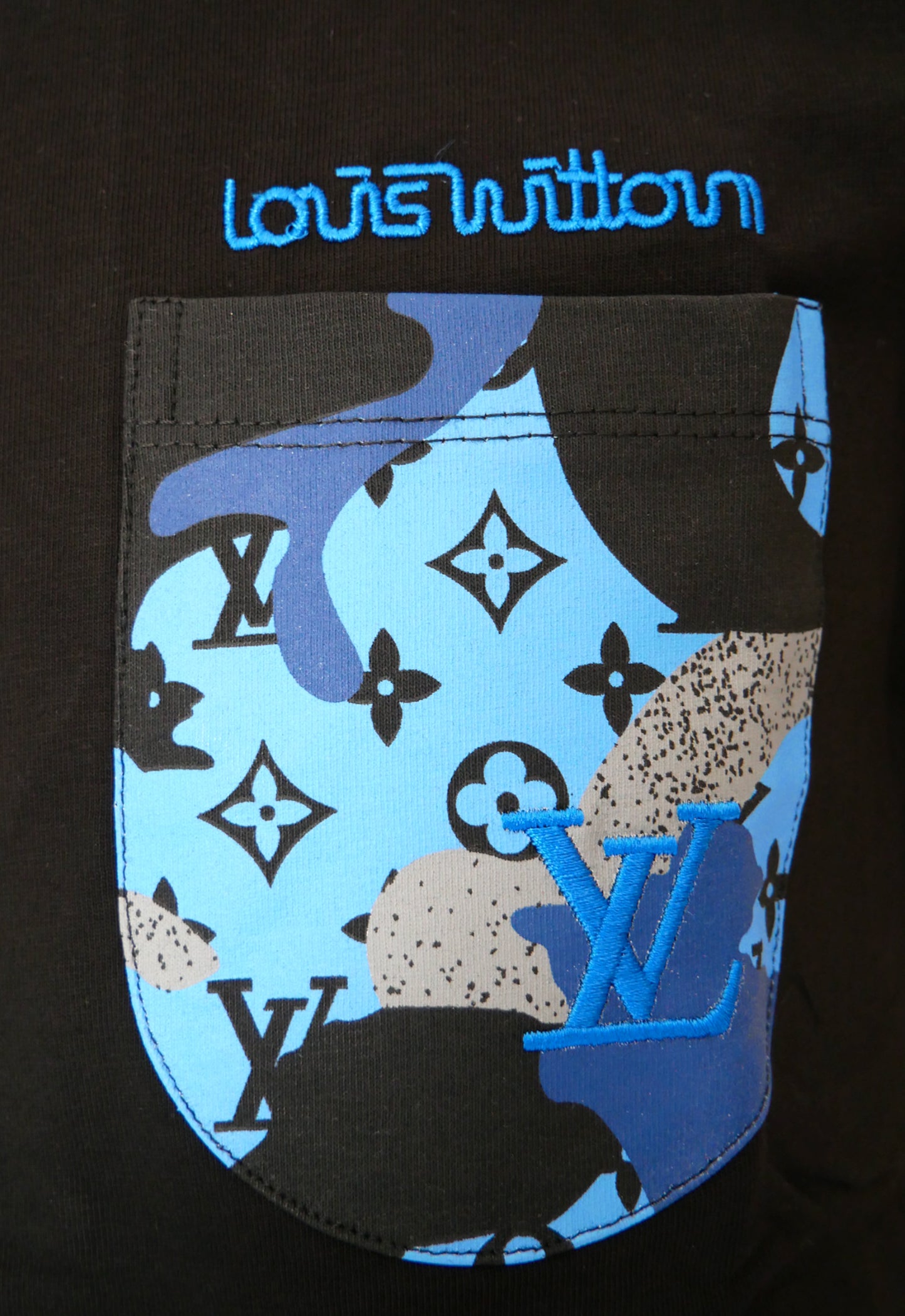 Louis Vuitton T-Shirt in Schwarz, markanter Grafik‑Print