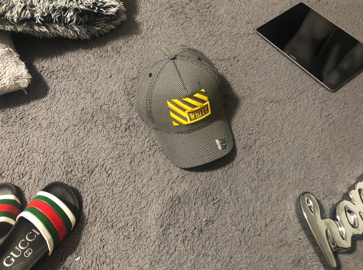 Off White Kinder Baseball Cap – Vorderansicht